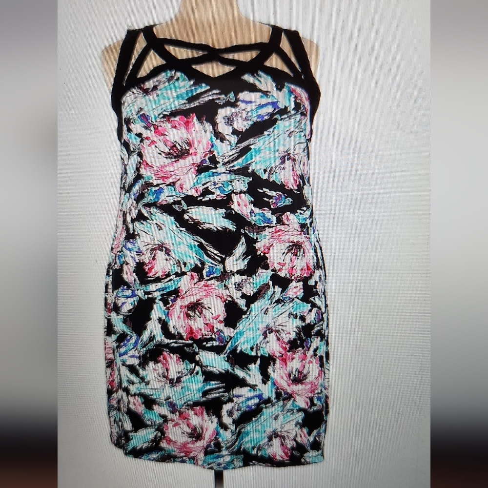 Avenue dress Floral Print. Cut outs. Black